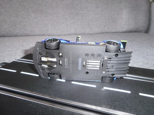 Carrera DIGITAL 132 Aston Martin Vantage GT3 Heart of Racing, No.23 Rennwagen... - Bild 4 von 5