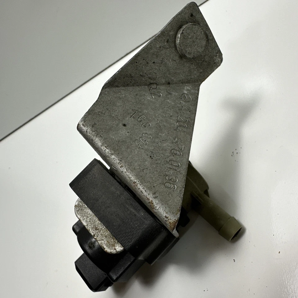 08-14 Mercedes W204 C250 Fuel Vapor Charcoal Purge Canister Valve 0004708993 Oem - Image 2 of 4