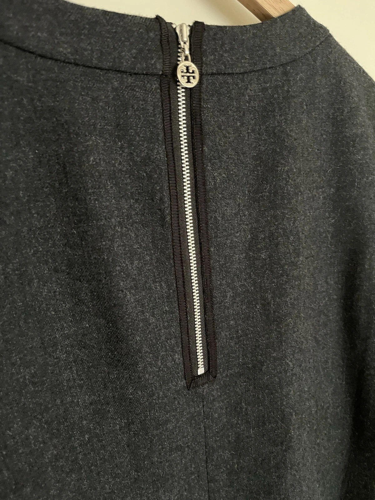 Abito Tory Burch grigio antracite in lana con accenti di paillettes taglia 4