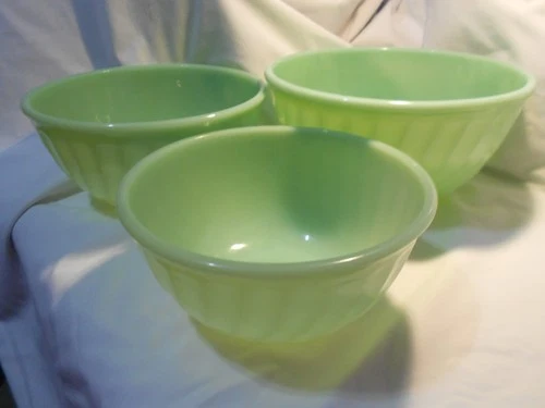 VINTAGE  FIRE KING JADITE GREEN 3 PC. SET SWIRL MIXING BOWLS ~ 7, 8 and 9 inches