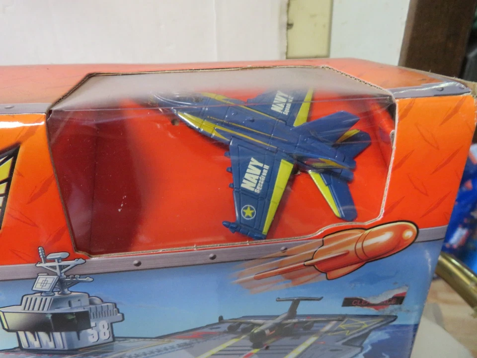 Matchbox Sky Busters Aircraft Carrier Portable Playset Case And Planes 2009 - Image 4 of 4
