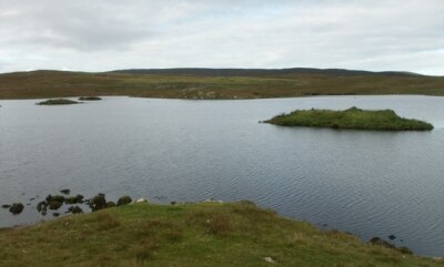 Foto 6x4 Loch of Flatpunds Brunatwatt Blick über den See zum Experten p c2006