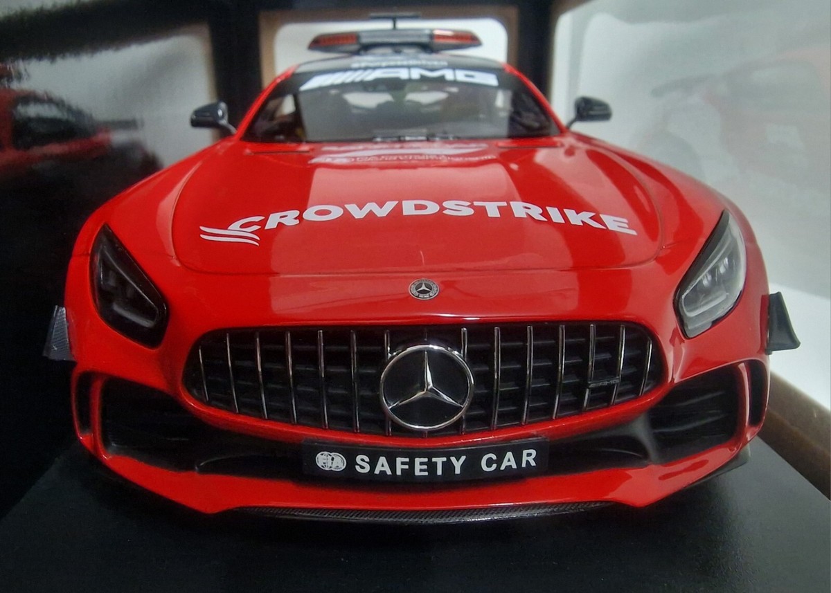 Minichamps 1:18 Model Car Die Cast Mercedes-Benz AMG GTR Safety