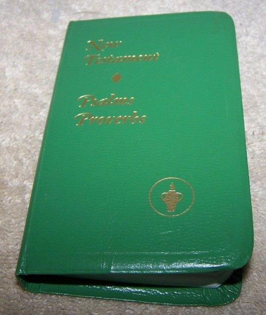 THE GIDEONS INTERNATIONAL POCKET SIZE GREEN NEW TESTAMENT PSALMS