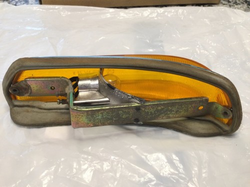 BMW e10 1502 1600 1602 1802 2002 OEM Turn Signal Housing Right Passenger - Picture 4 of 9