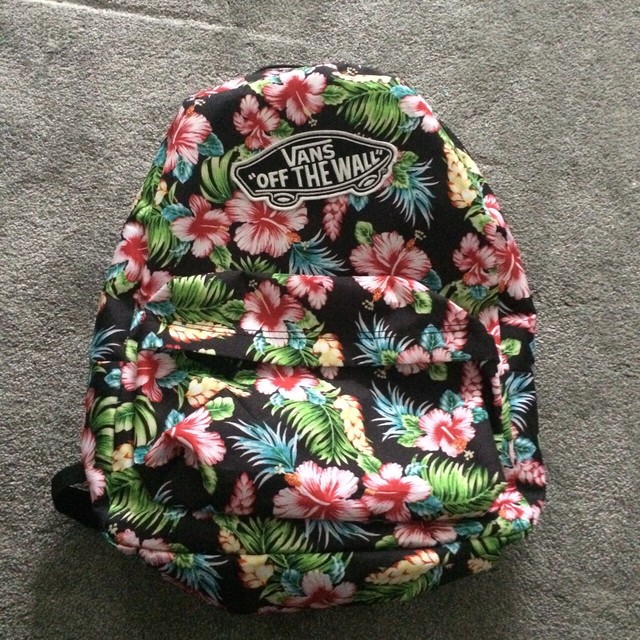 vans realm backpack floral