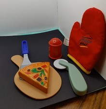 Child's Pizza Playset With Pizza Hut Oven Glove