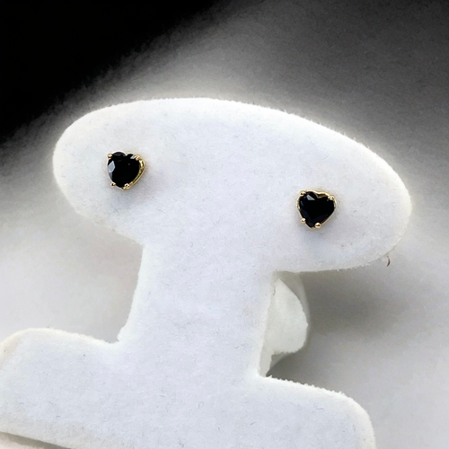 Sapphire Heart Earring Studs 18ct Gold 1.5gram.- 5.5 x 5.5mm BNWT - Picture 2 of 4