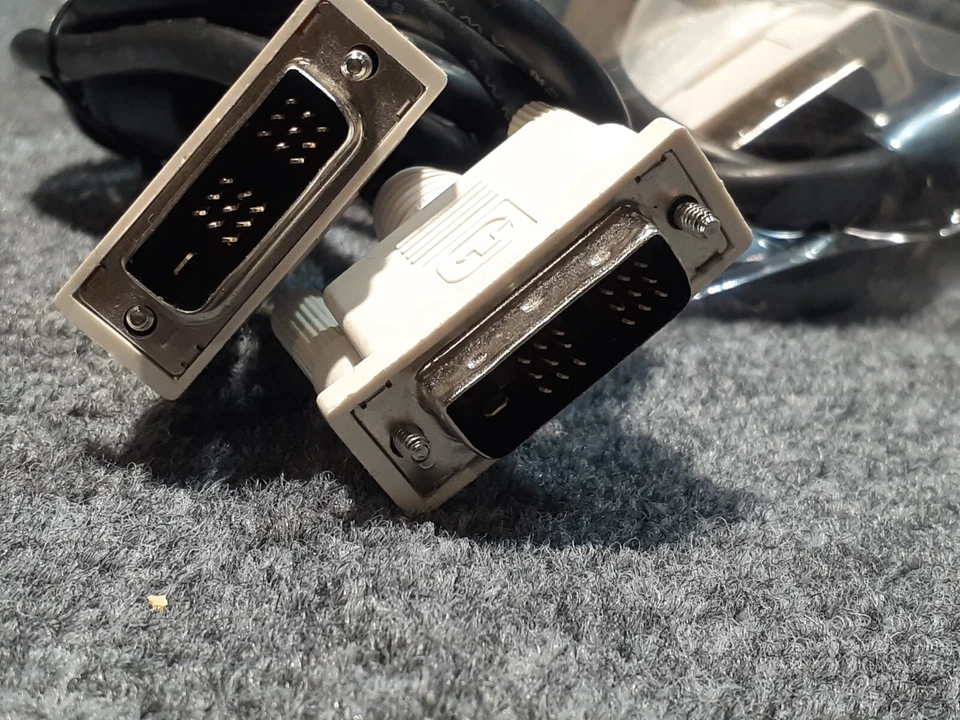 One DVI-D Male to DVI-D Male White 6ft Monitor PC LCD TV Video Cable - Image 3 of 4