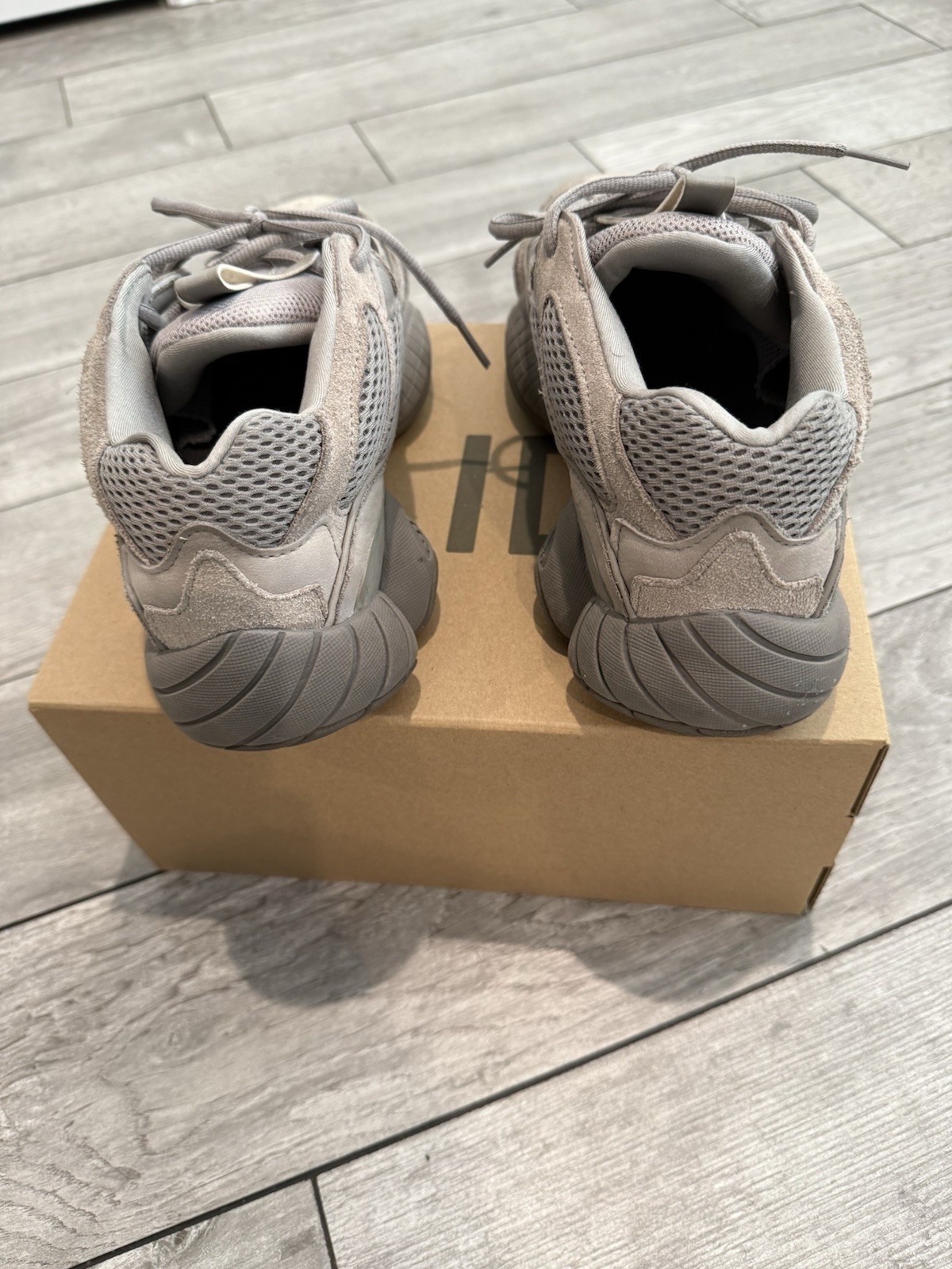 Yeezy 500 Ash Grey Size 10 thumbnail 3