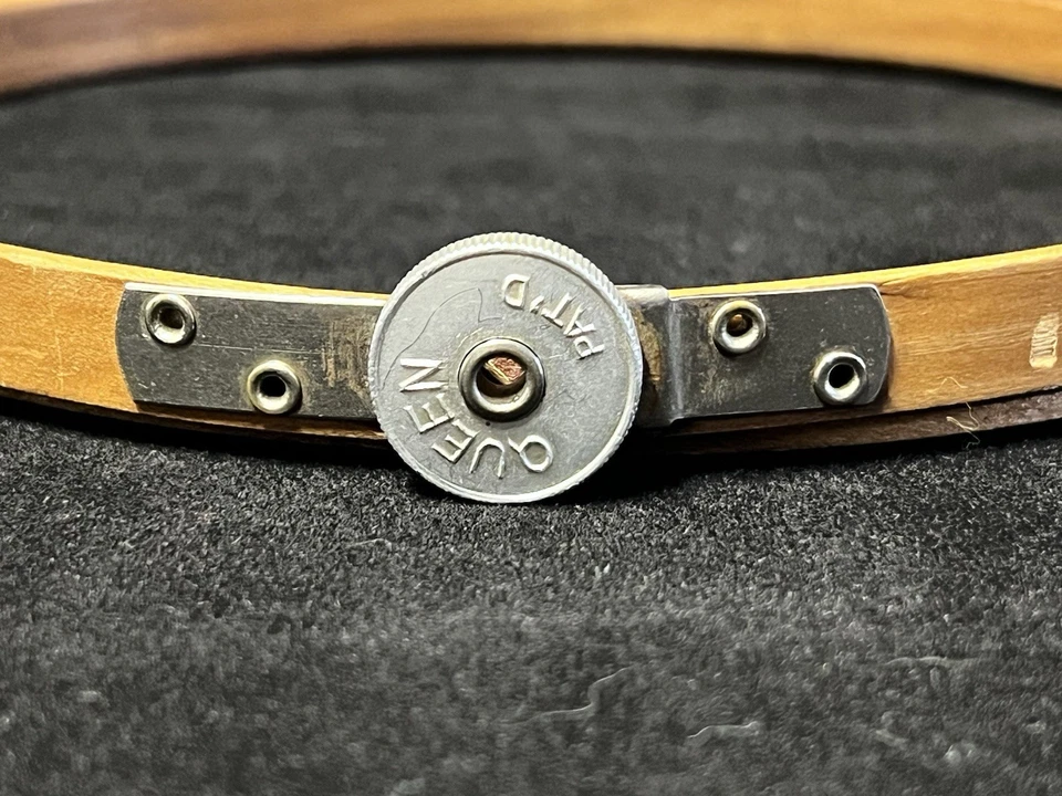 Vintage 7” Queen Wood Felt Lined Embroidery Hoop Tension Wheel Dial USA - Image 3 of 4