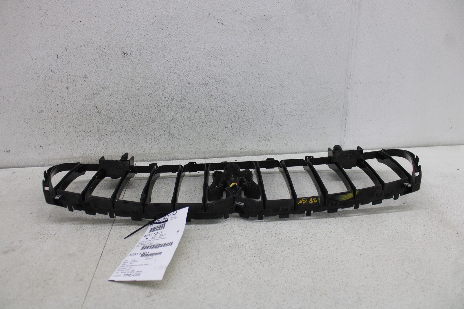 Grille UPPER CENTER W/ PARK ASSIST SENSORS 4DR AS SEEN MASERATI GHIBLI 2016