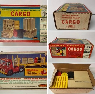 VINTAGE 1965 Topper Toys JOHNNY EXPRESS CARGO SET 11 Crate Boxes 4 Pallets 3 Oil