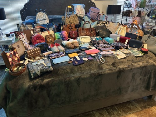 HUGE USED LOT Of Designer Purses,Wallets & MORE Coach,Tory BURCH,Gucci READ - Picture 1 of 24