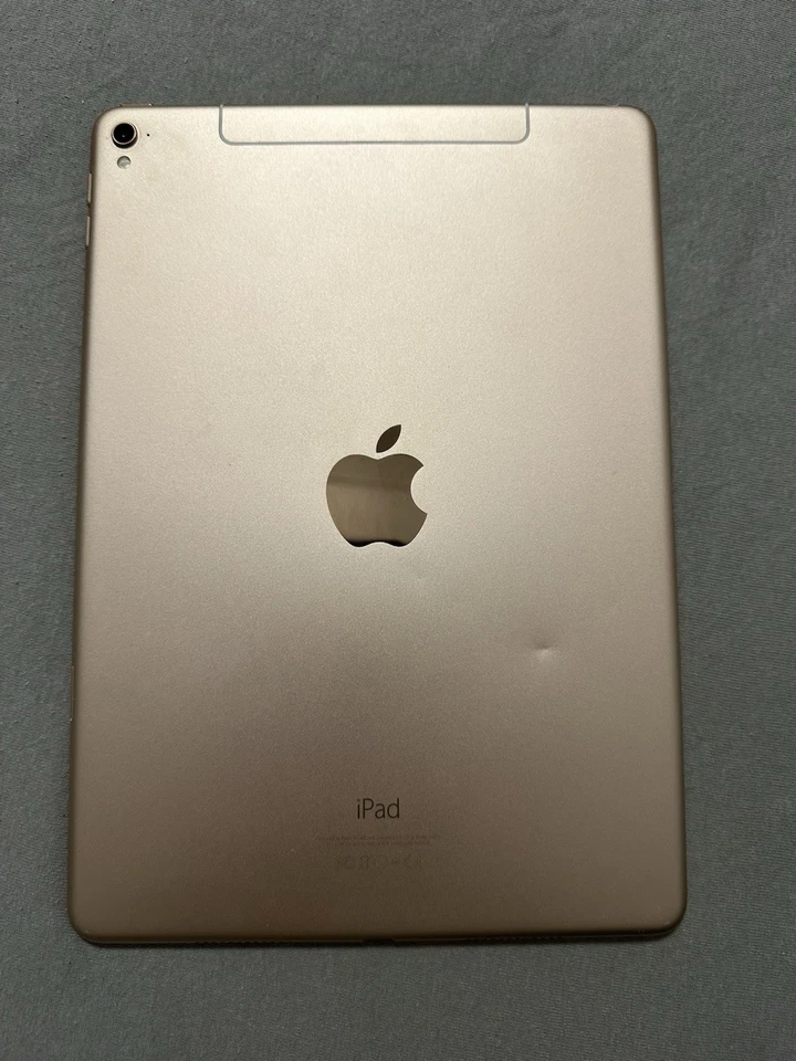 Apple iPad (5th generation) · 32GB · Wi-Fi, Foto 3 von 5
