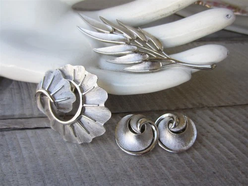 Vintage Silver Tone TRIFARI Swirl Petal Pin Spiky Leaf Brooch Clip Earrings LOT