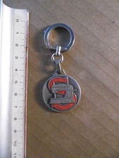 SINGER . PORTE CLE SINGER MACHINE A COUDRE . VINTAGE . COPOCLEPHILE . EN METAL
