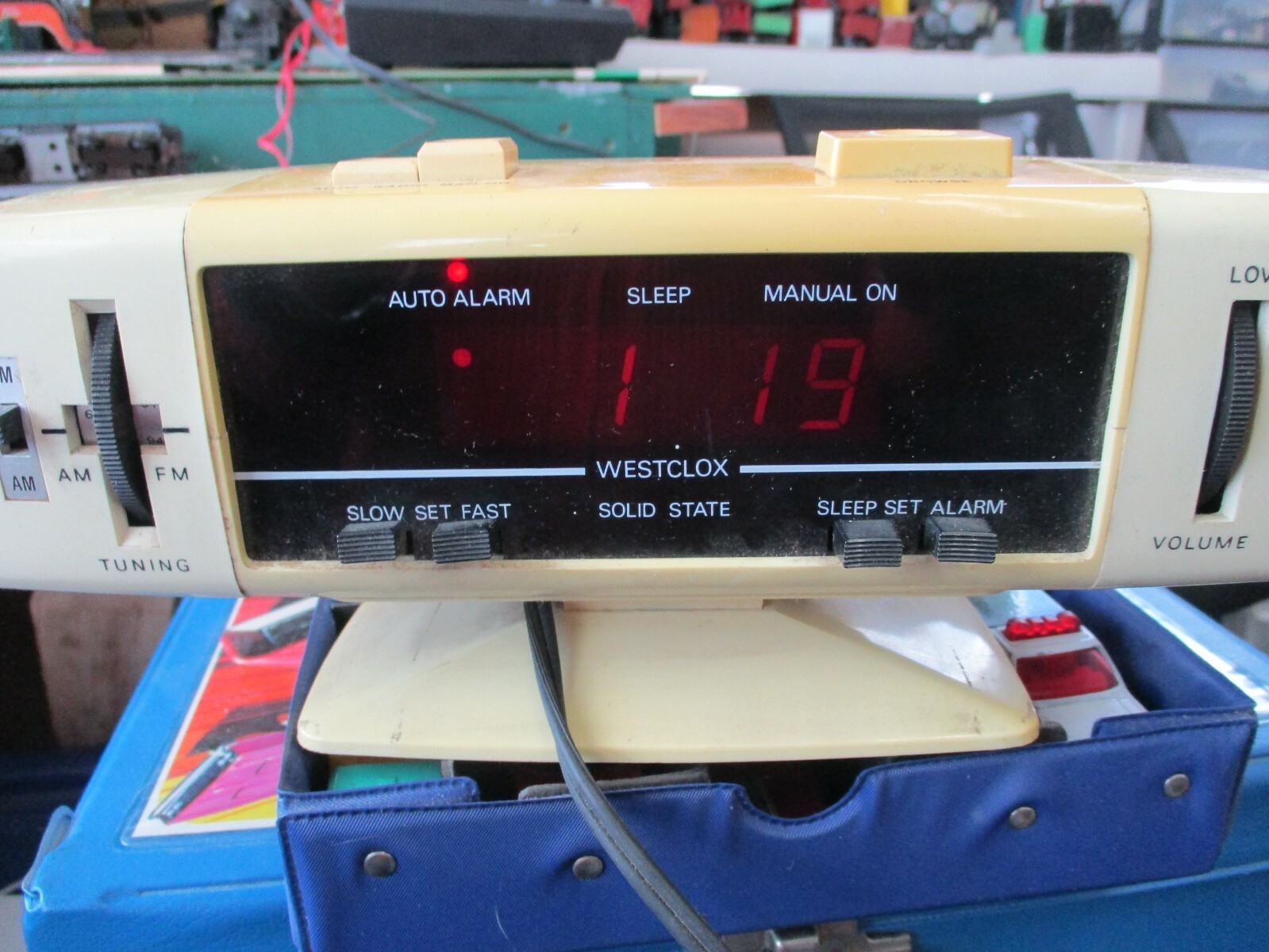 Vintage 1978 Westclox Solid State Beige Alarm Clock /AM/FM RADIO #80118