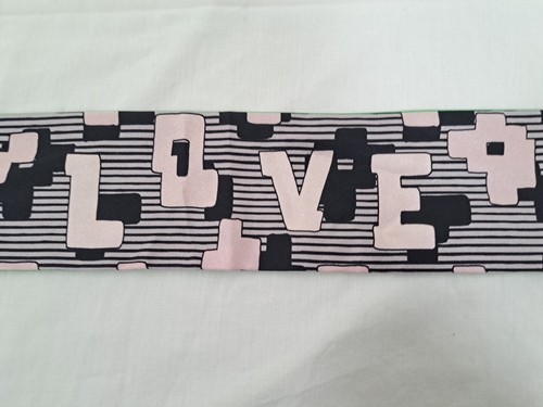 TIDINGS 100% Silk Scarf I Love Your Face Emerald and Pink 138 x 7 cm - Picture 6 of 10