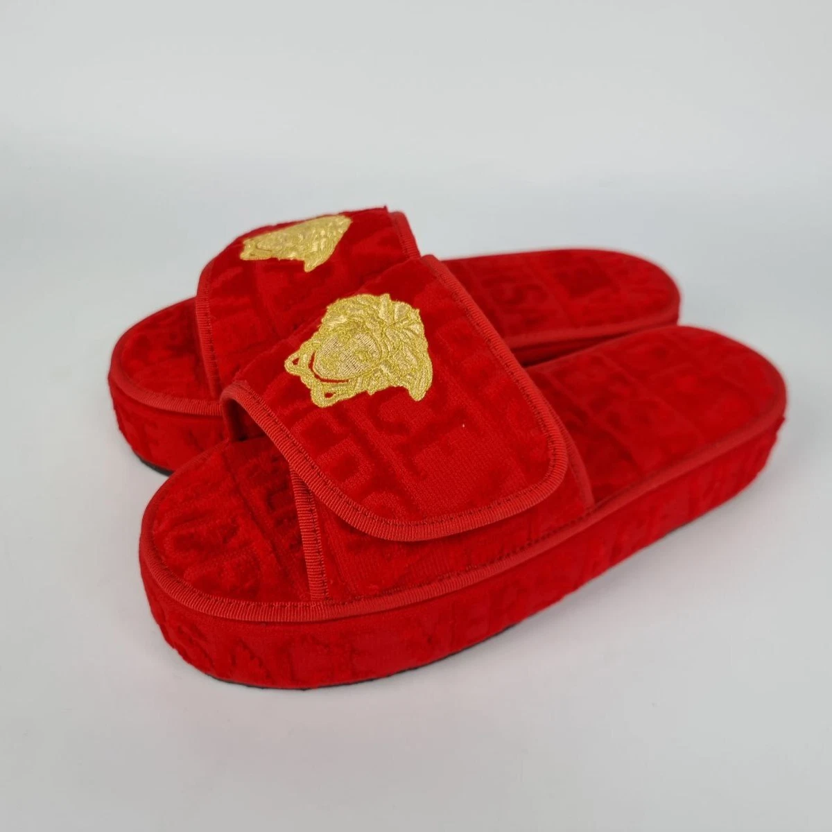 Underskrift Kan ikke læse eller skrive gå Versace Red Medusa Slippers New | eBay