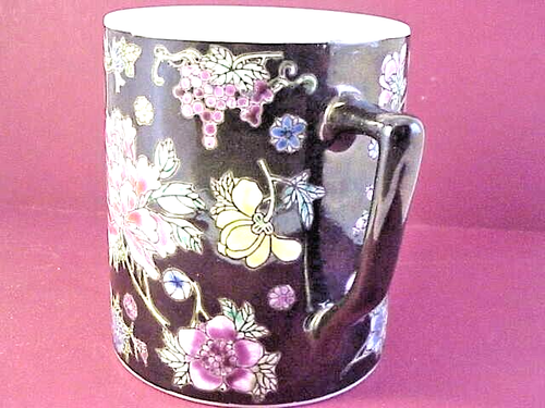 Taza de café vibrante taza fondo negro flores multicolores en detalle todos los lados - Imagen 8 de 9