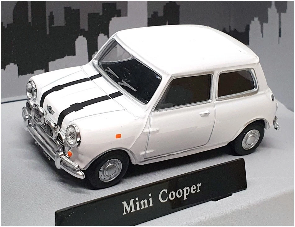 Cararama 1/43 Scale 4-41350 - 3 Mini Cooper Set The Italian Job - Red/White/Blue - Image 3 of 4