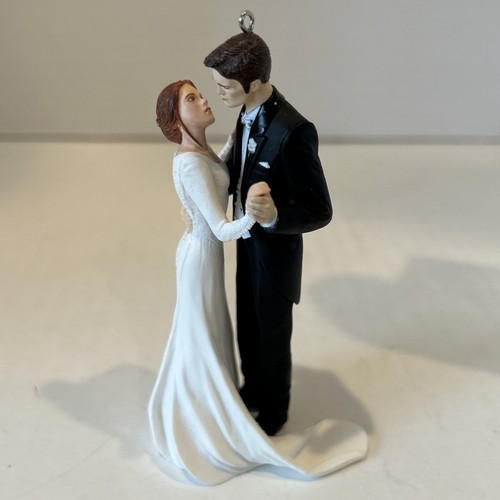 Hallmark Ornament Edward and Bella's Wedding 2012 Twilight Saga Breaking Dawn - Picture 2 of 5