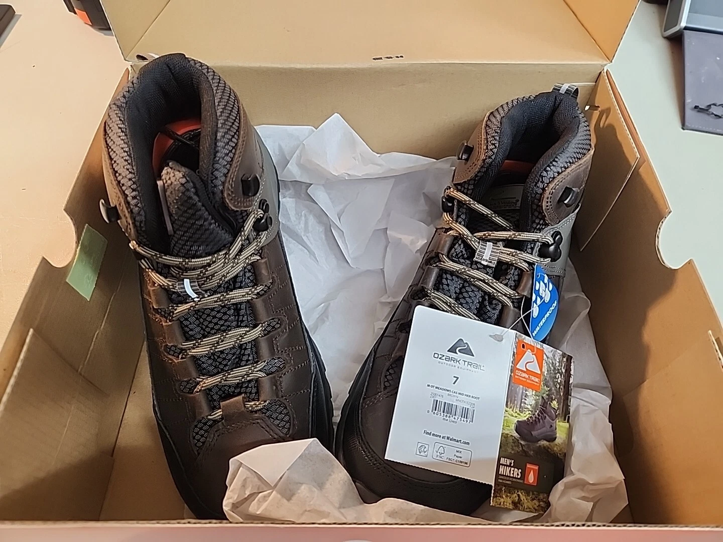 Ozark Trail Hiking Boots, Mid Top Waterproof, Leather Hiker Brown Men’s Size 7
Opens in a new window