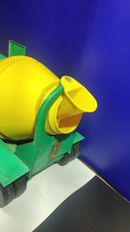 Vintage 1966 Structo Concrete Mixer Truck / Pressed Metal - Image 3 of 4