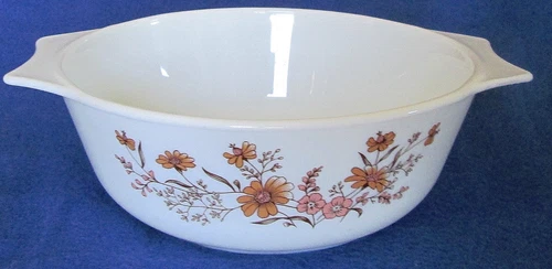 VINTAGE PYREX PEACH FLORAL CASSEROLE - MADE IN ENGLAND - 1-1/2 QUART