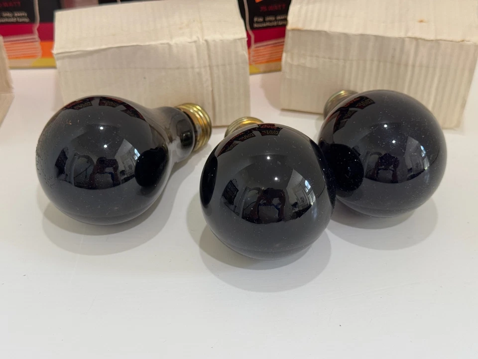 Vintage Black Light Bulb Lot (3) – 75W UV Bulbs in Original Boxes - Image 4 of 4