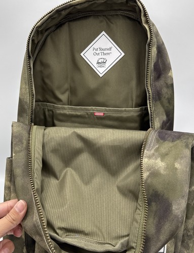 Herschel Settlement Classic Backpack 22L Painted Camo NWT Zipper Bottle Pocket - Picture 5 of 5