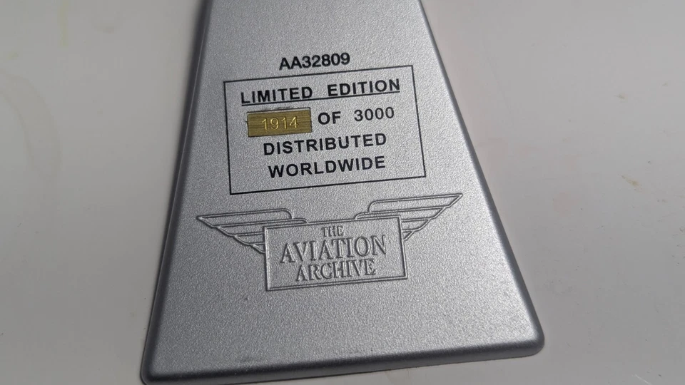 Corgi 1/72 Scale Diecast AA32809 DH Mosquito FB VI-HR118 3-W NO.235 Sqn, 1944 - Image 3 of 4