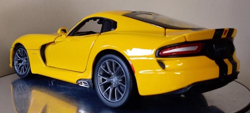 DODGE VIPER GTS SRT 2013 1/18 MAISTO - Imagen 3 de 4