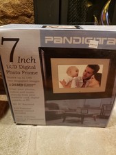 Pandigital PAN70-0 7" Digital Picture Frame in Original Box w Instructions