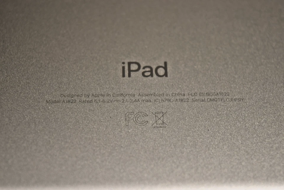 Apple iPad 5th Gen 1.8GHz A9 A1822 9.7" 128GB Wi-Fi - Gold Great! MP2G2LL/A 16.7 - Image 4 of 4