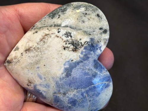 RARE GORGEOUS FLUORESCENT SODALITE W/ CALCITE, BRITISH COLUMBIA,CANADA - Picture 10 of 19