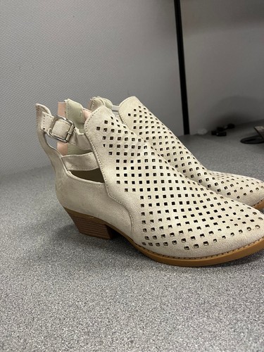 Nature Breeze Cut Ankle Bootie - Size 10 - Picture 2 of 15