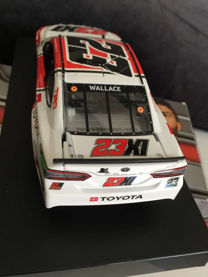 NASCAR action 1/24 - Bubba Wallace # 23 toyota showcar 2021 / limité a 1272 pcs - Photo 3/4