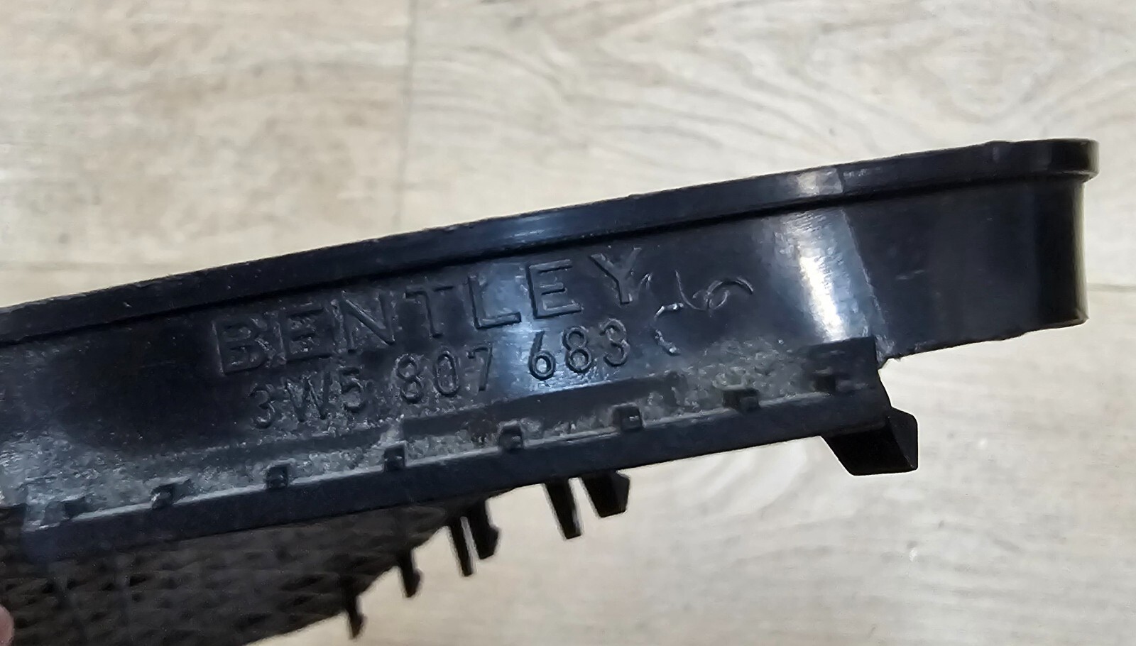 Bentley Grille  3W5807683 OEM