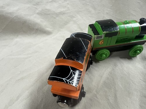 Motor tanque Thomas tren ferroviario de madera madera Percy y caboose embrujado - Imagen 2 de 7