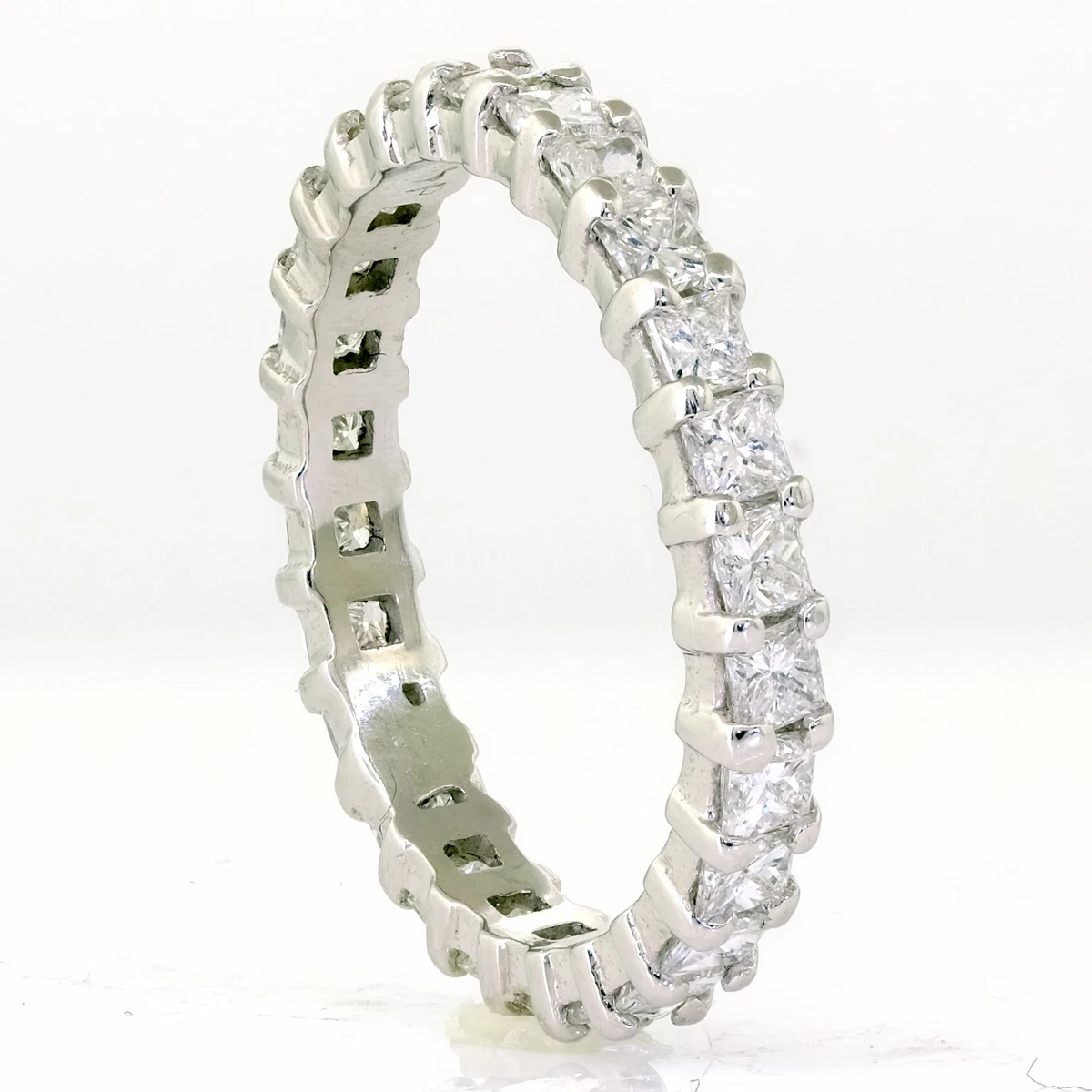 Shared prong wedding band discount