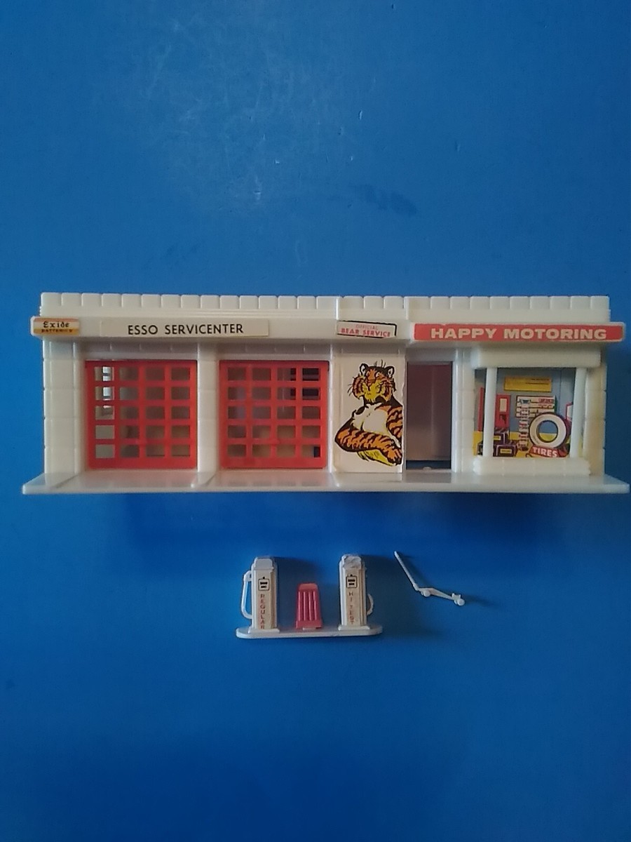 ho scale Plasticville Esso servicenter garage