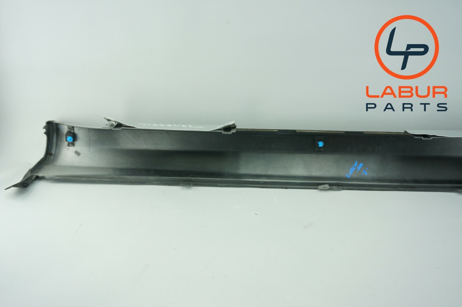 M139 03-08 Maserati Quatroporte Left Driver Side Skirt Rocker Panel SS208