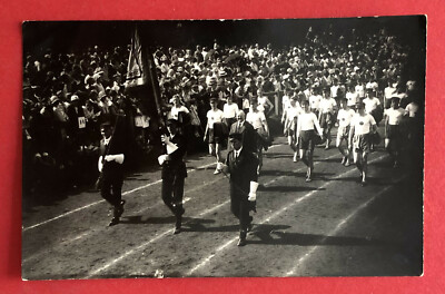 Occasion photo postcard Dresden around 1930 parade Sportle flag bearer (75358