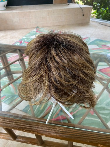 Toni Brattin Mid Length Wig Brown With light brown/blond highlights - 第 2/7 張圖片