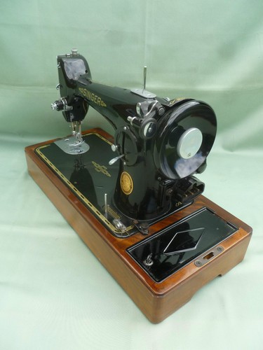 VINTAGE 1953 SEMI INDUSTRIAL SINGER 201 SEWING MACHINE, CASE & ACCESSORIES 201k - Picture 6 of 12