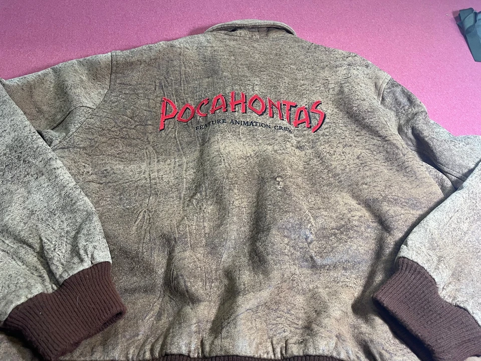 Jaqueta vintage Walt Disney Pocahontas tripulação Mac Murray da Califórnia couro grande - Imagem 4 de 4
