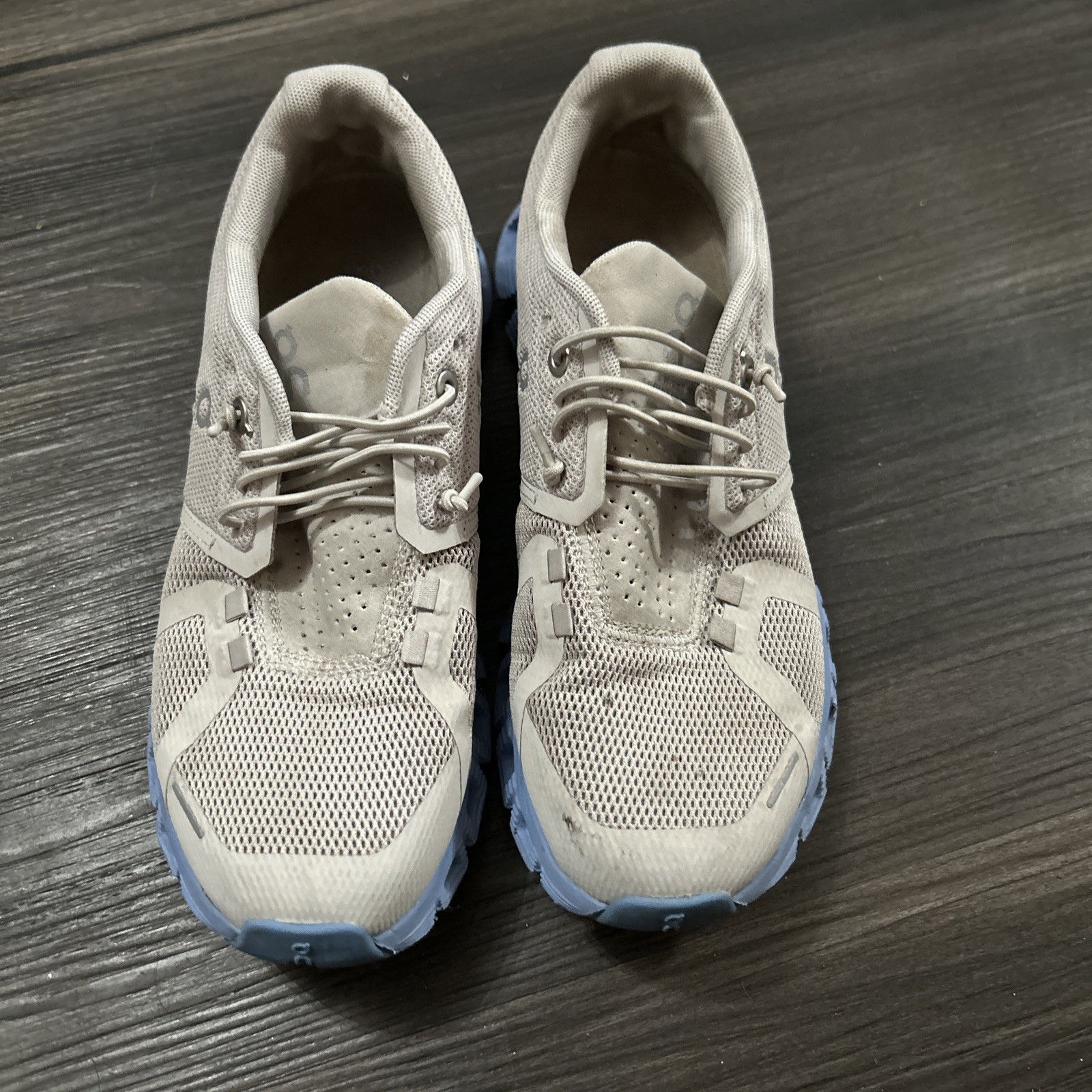 On Cloud 5 Swiss Engineering Running Shoes Women’s size 6.5