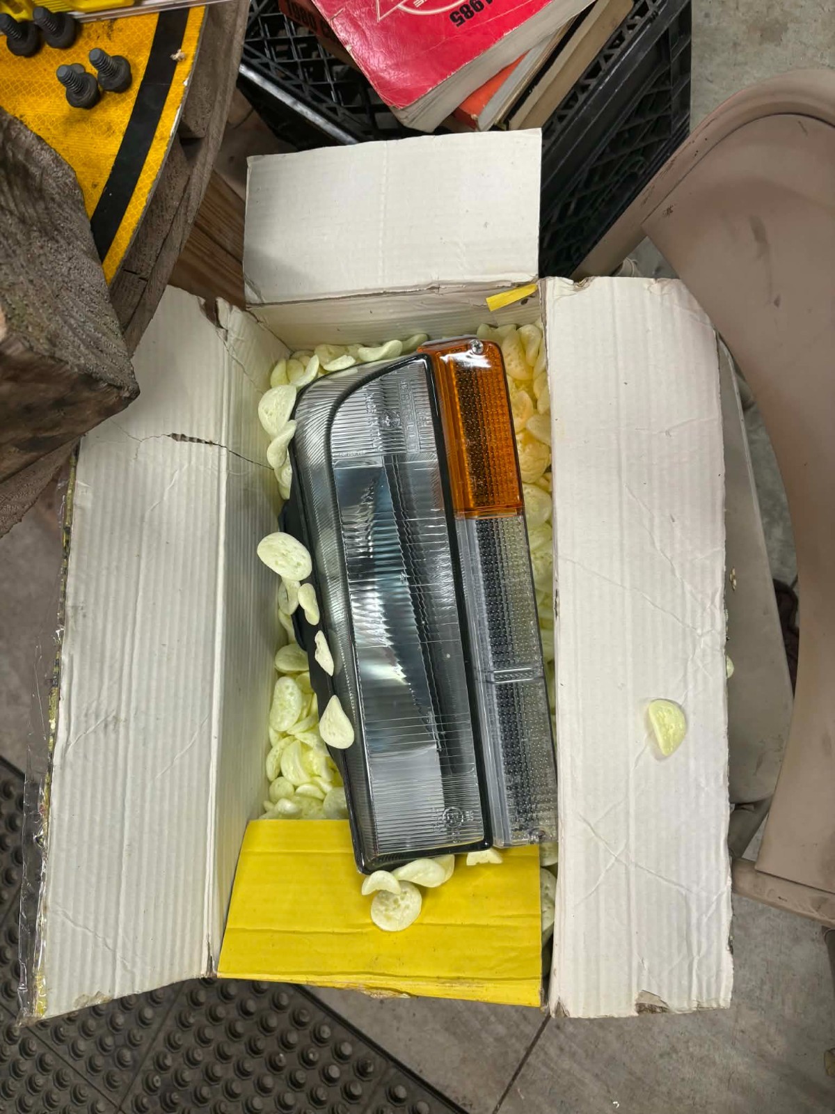 Ferrari GTB/GTS 208,328 # 61732900 light assembly